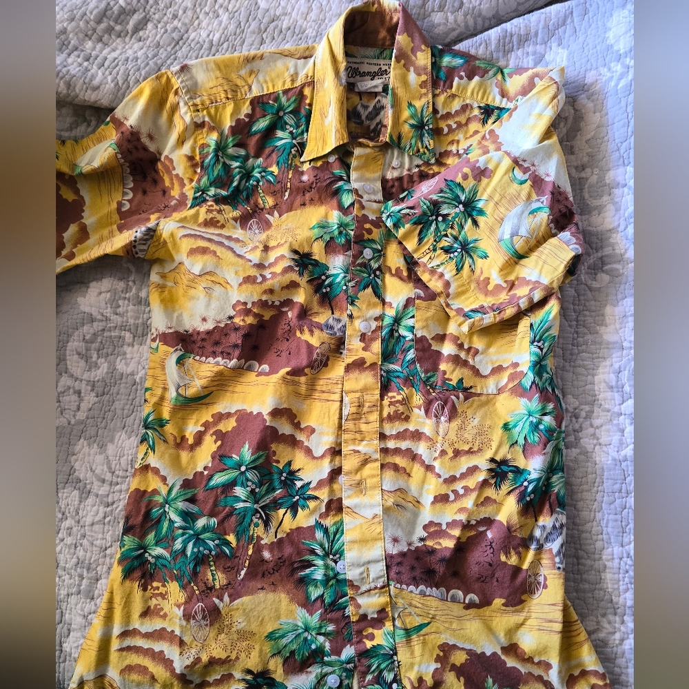 Vintage Wrangler tropical print shirt, short sleeve, men's S, great condition